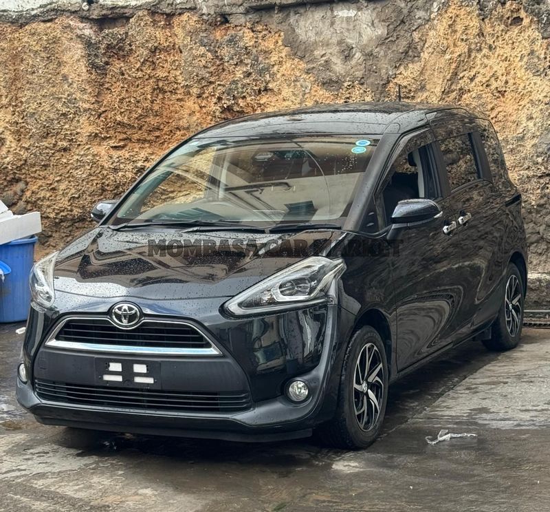Toyota Sienta G QUERO