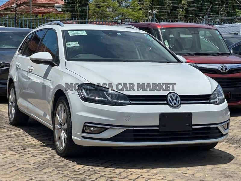 Volkswagen GOLF TSI