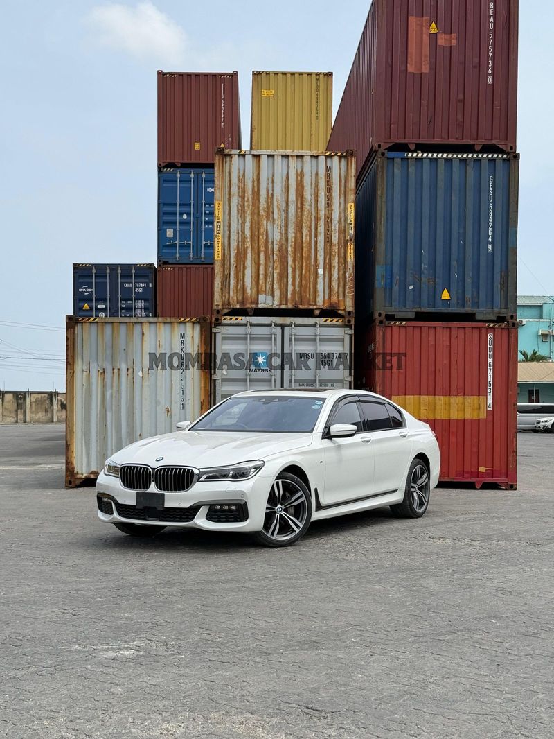 BMW 740i