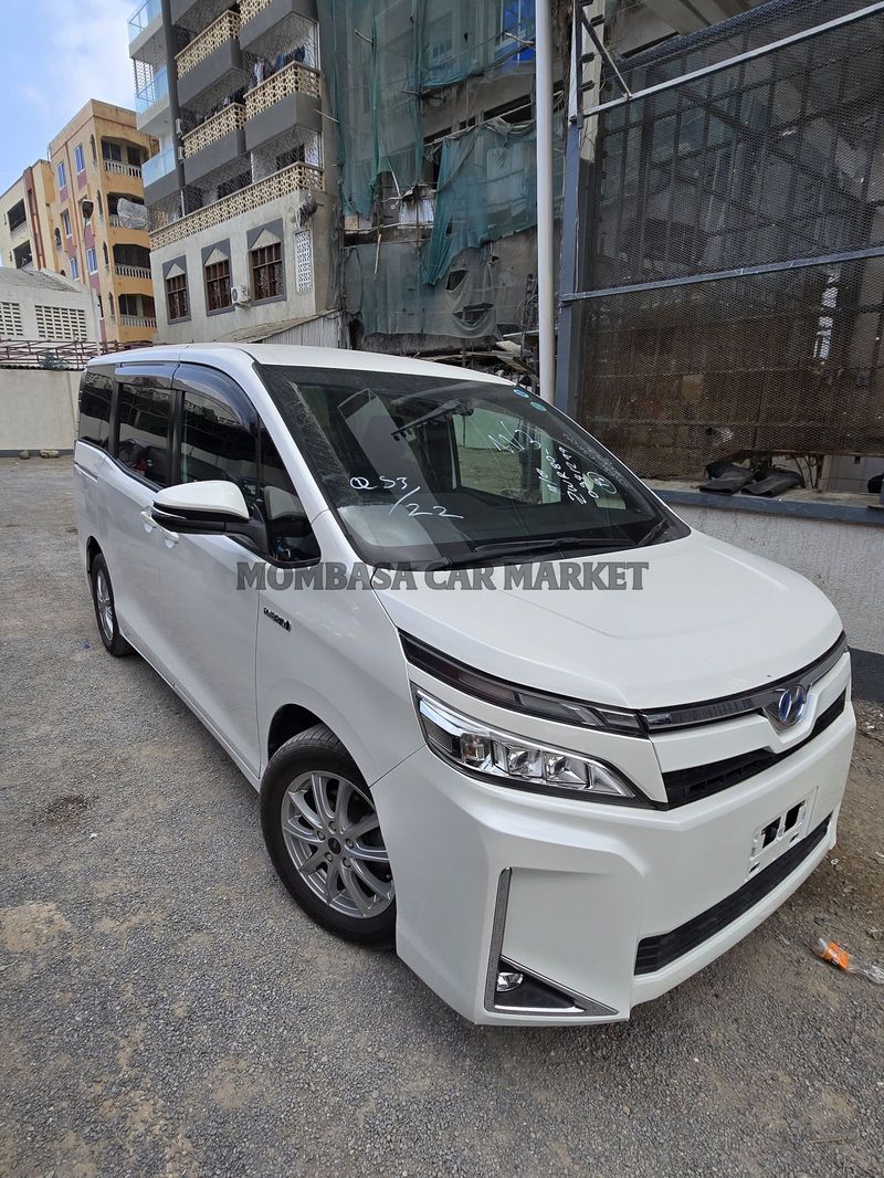 Toyota Voxy Hybrid