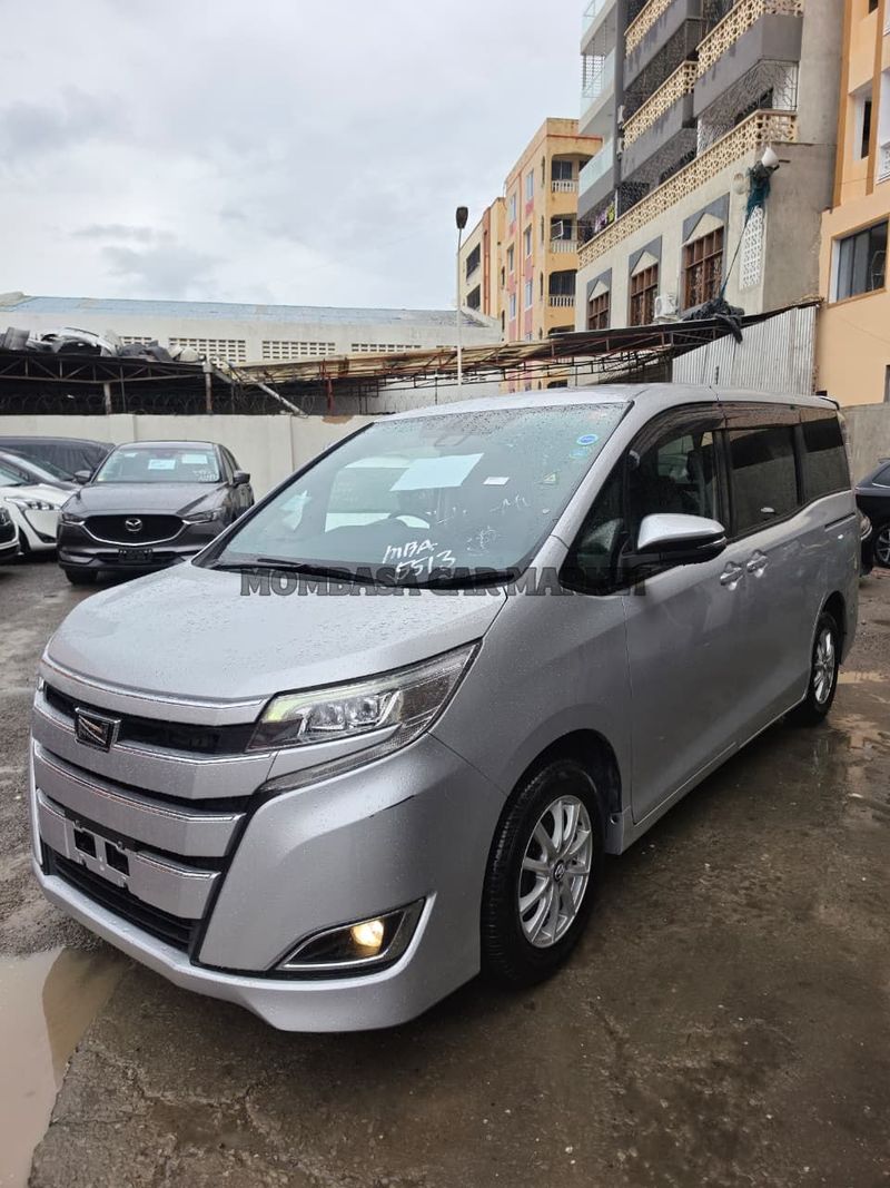Toyota NOAH Non-HYBRID