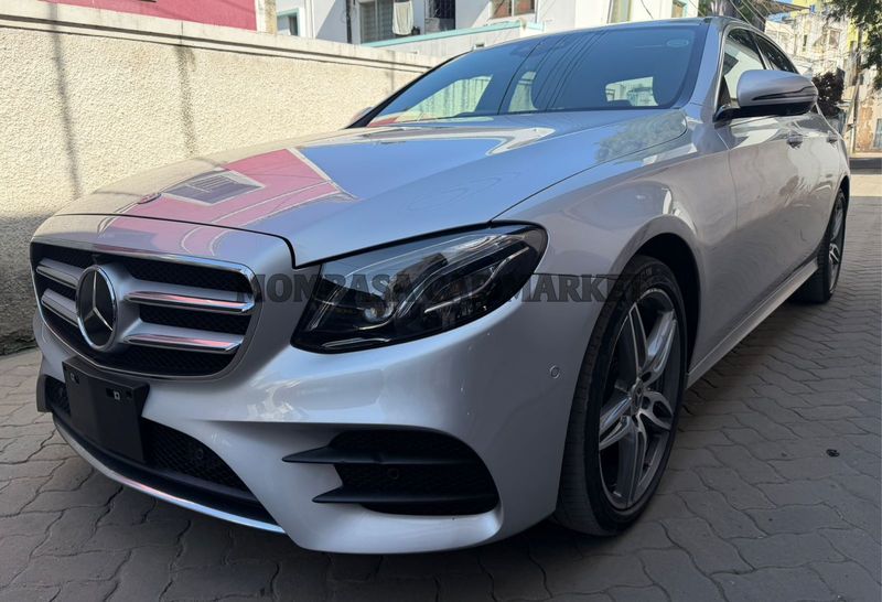 Mercedes BENZ E200