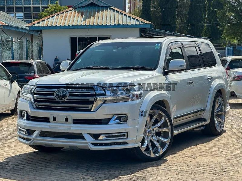 Toyota Land Cruiser 200 Series (ZX Grade)