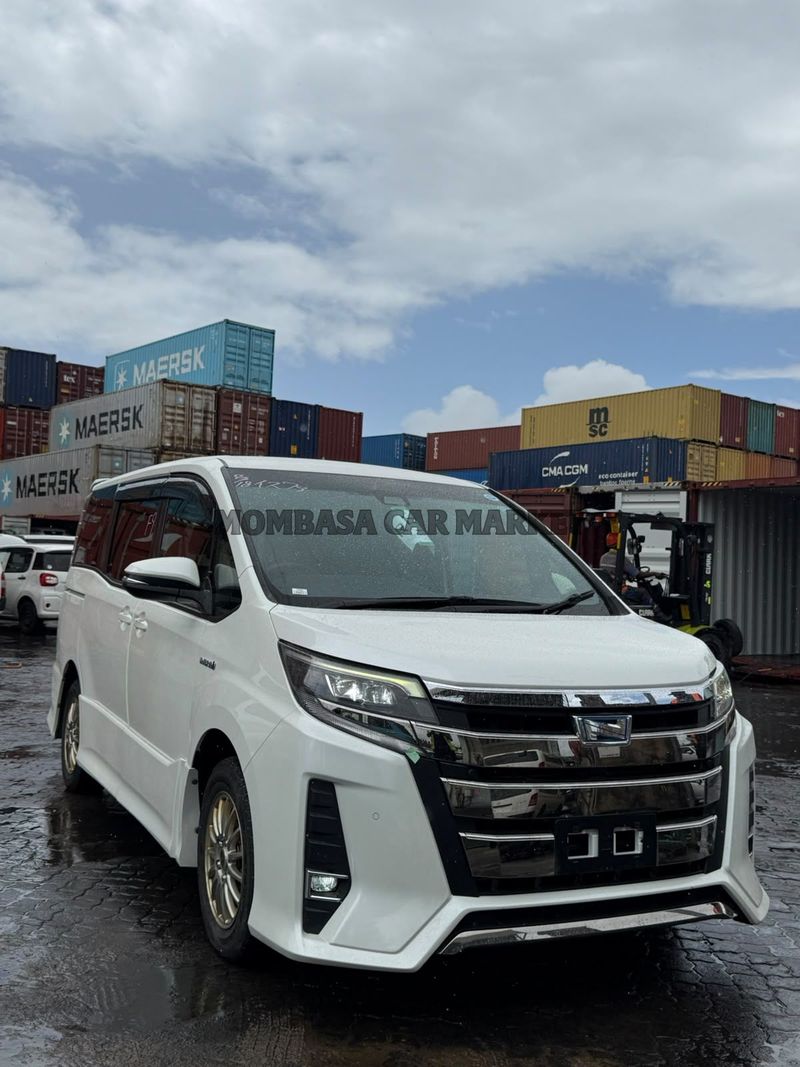Toyota NOAH Non-HYBRID