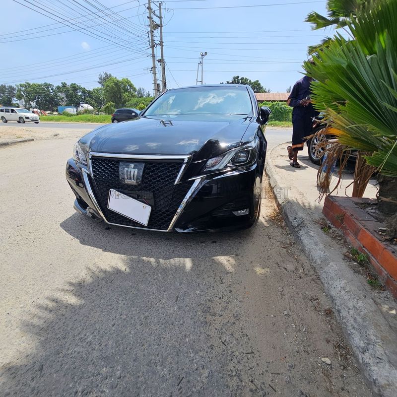 Toyota Royal saloon