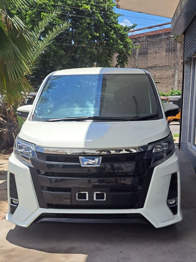 Toyota NOAH HYBRID