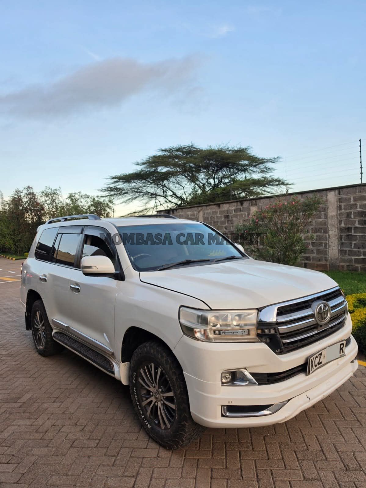 Toyota Landcruiser VX 200