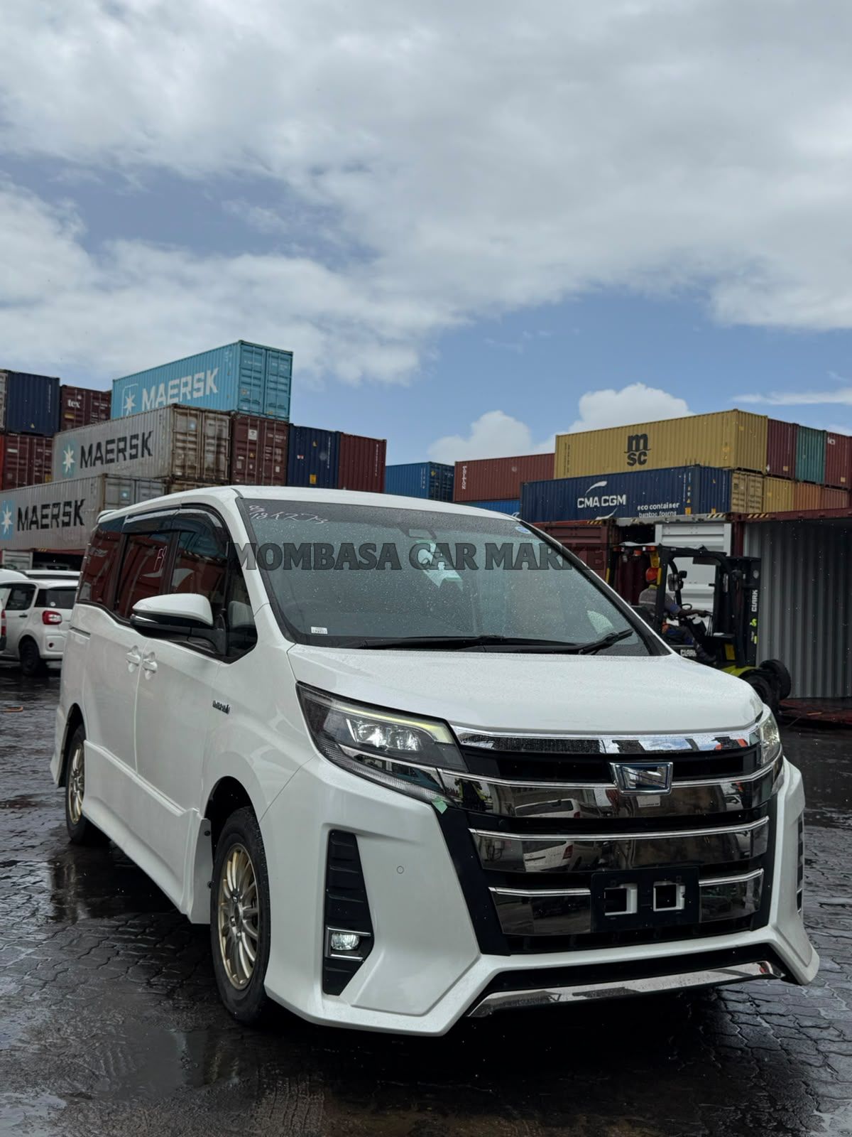 Toyota NOAH Non-HYBRID