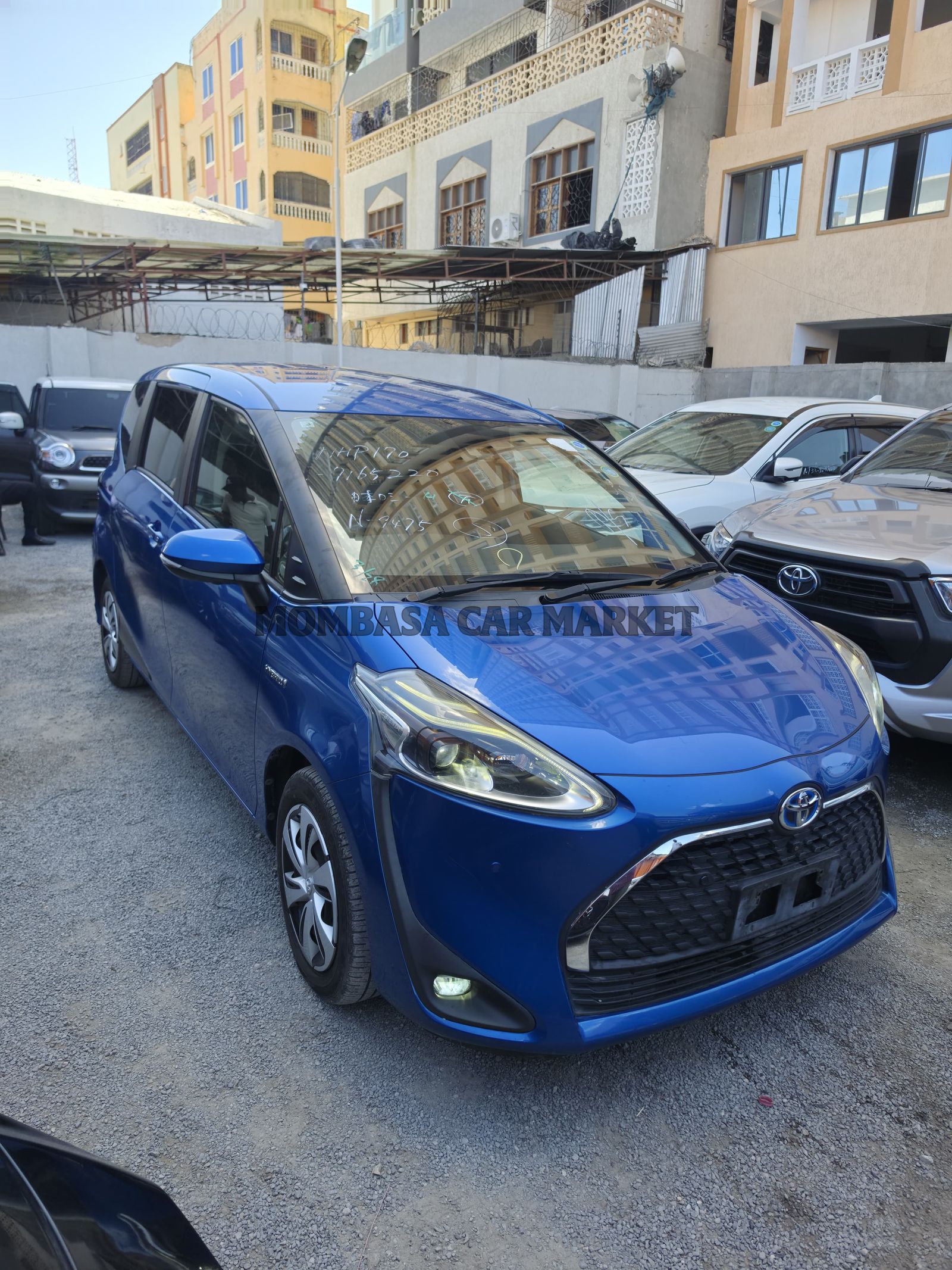 Toyota Sienta Hybrid G guero