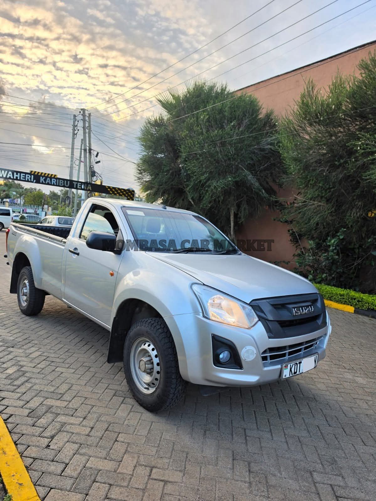 Isuzu D Max single cab