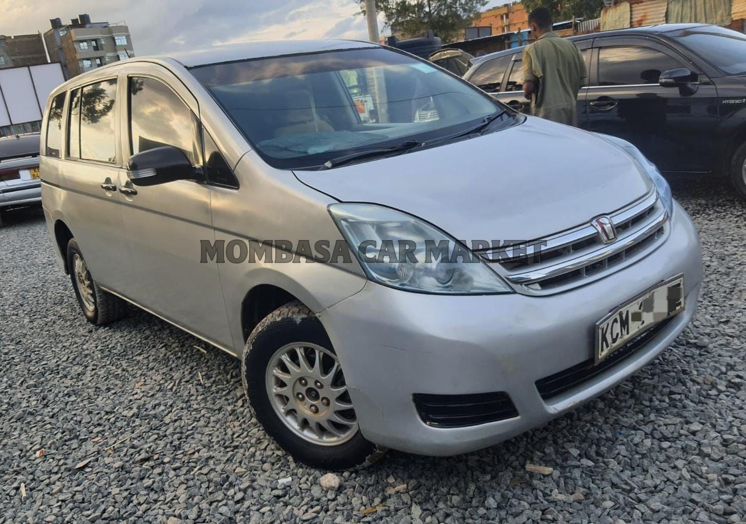 Nissan Isis