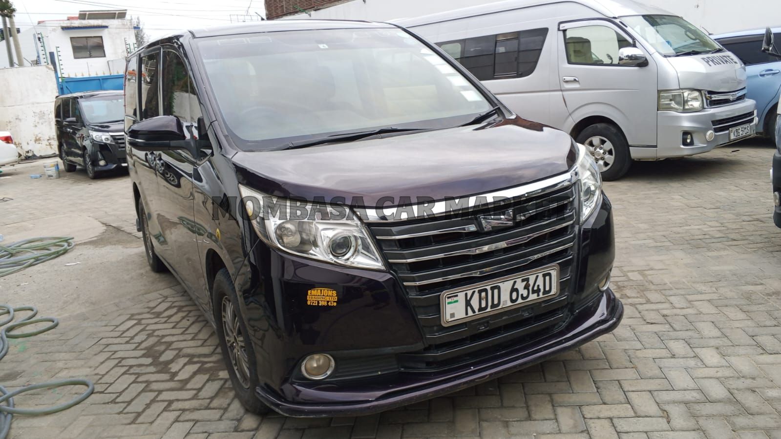 Toyota NOAH Non-HYBRID