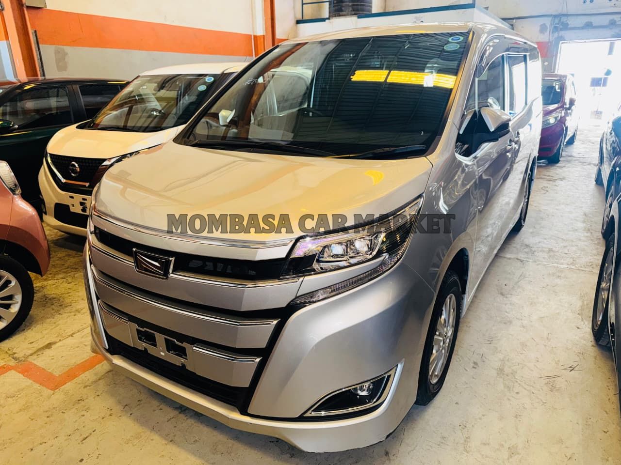 Toyota NOAH Non-HYBRID