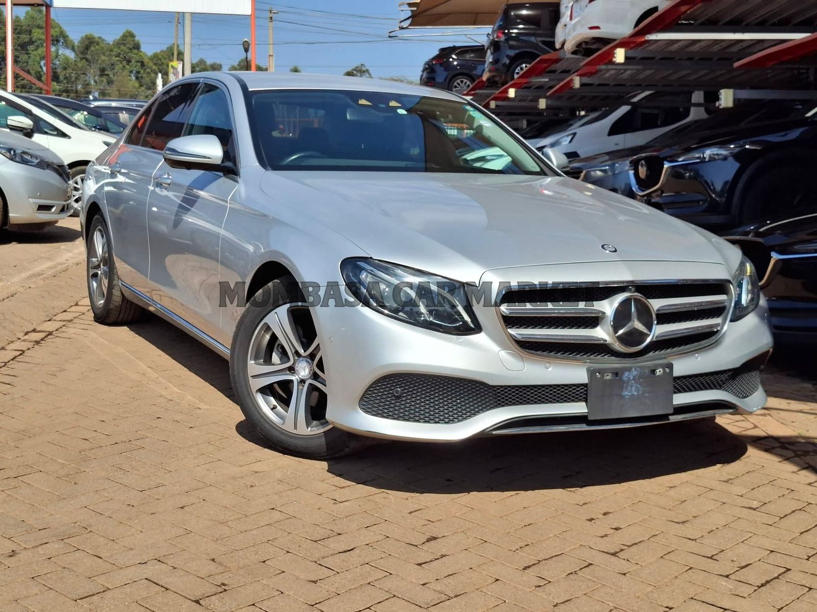 Mercedes BENZ E200