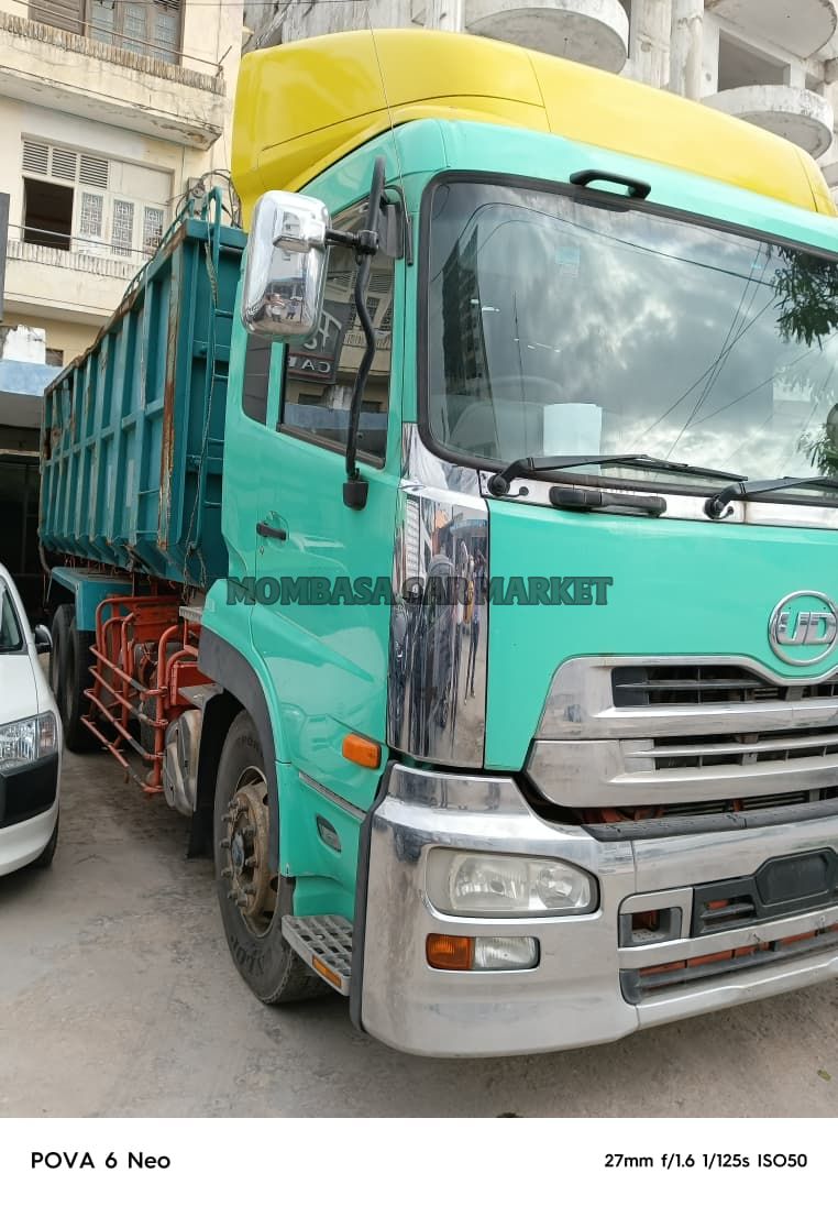 Nissan QUON TIPPER