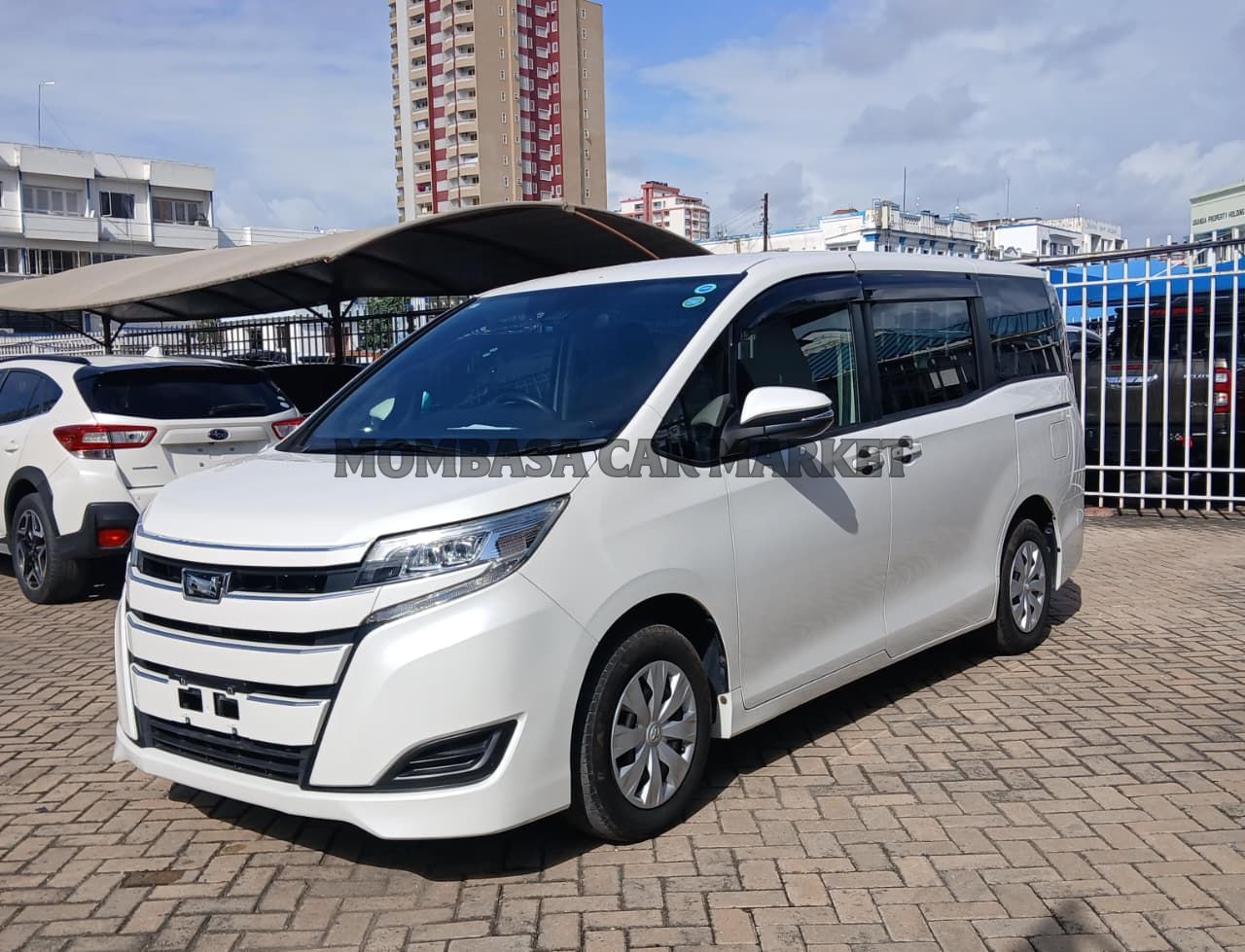Toyota Noah X Pkg