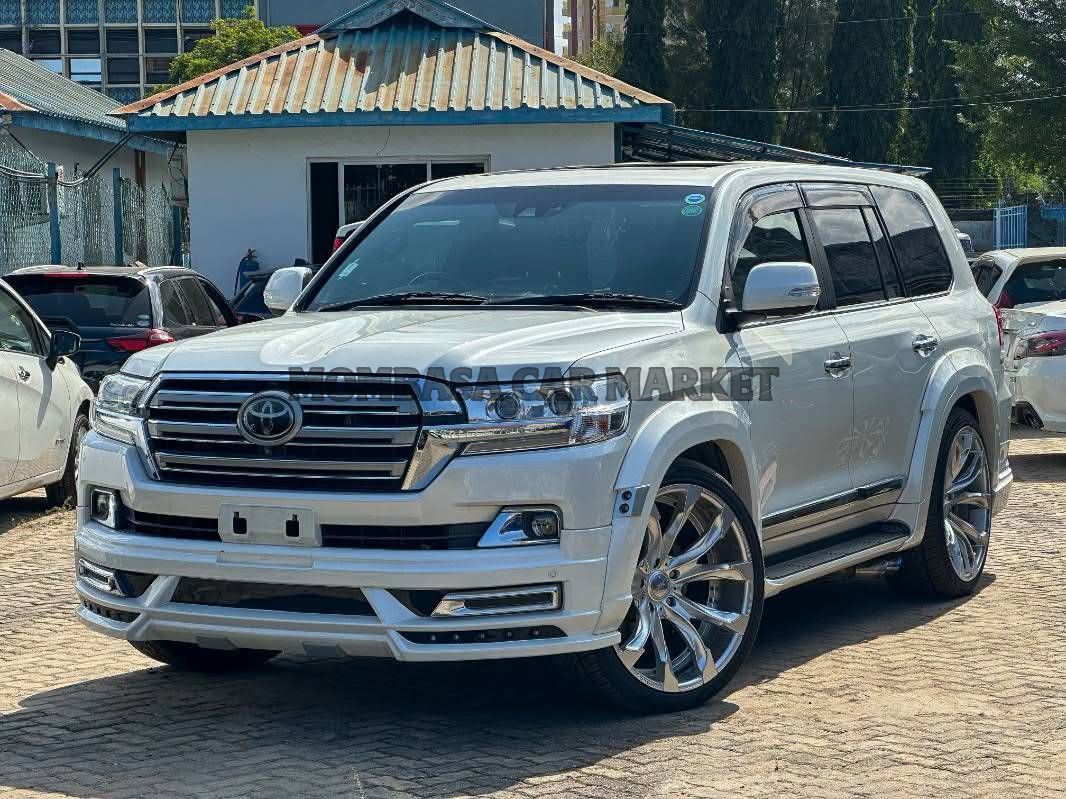 Toyota Land Cruiser 200 Series (ZX Grade)