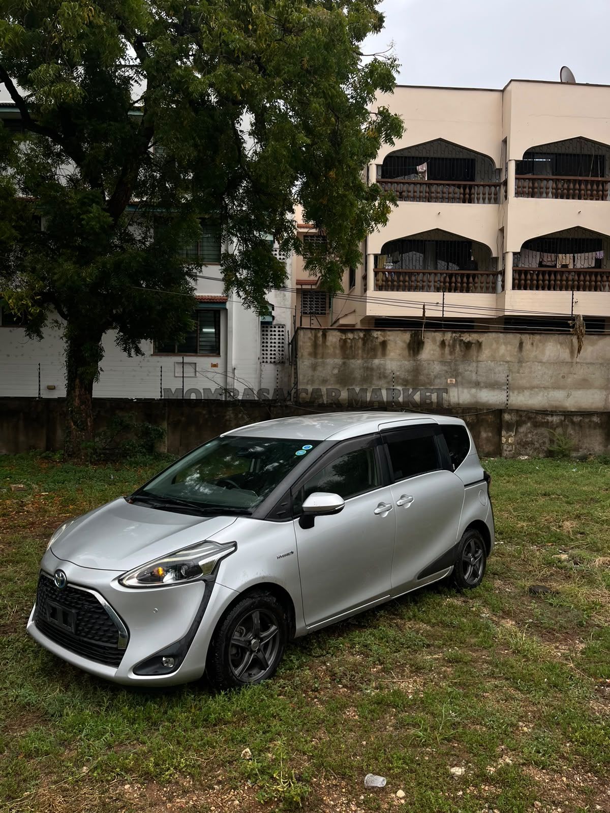 Toyota Sienta Hybrid