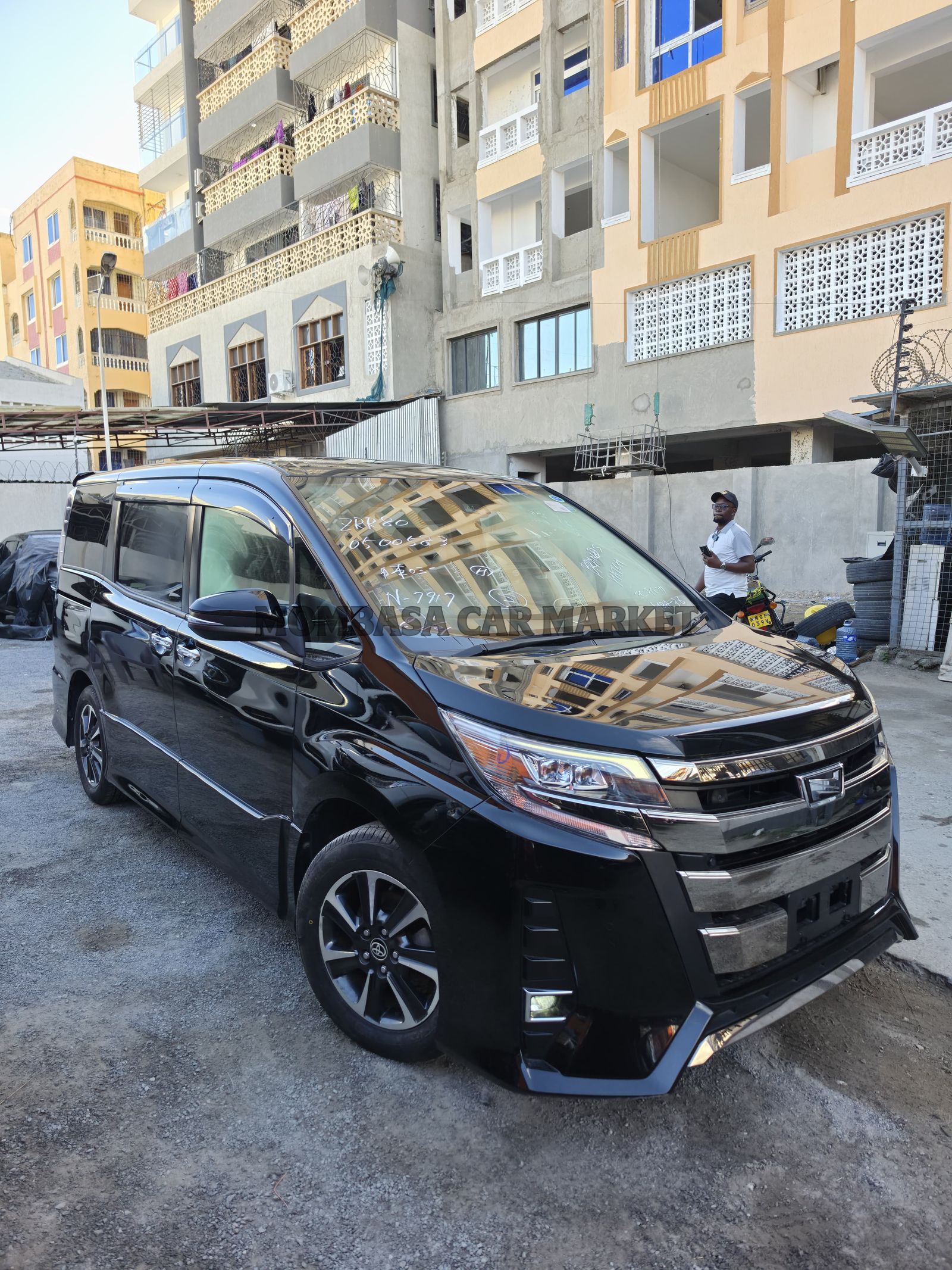 Toyota NOAH WXB Non~HYBRID