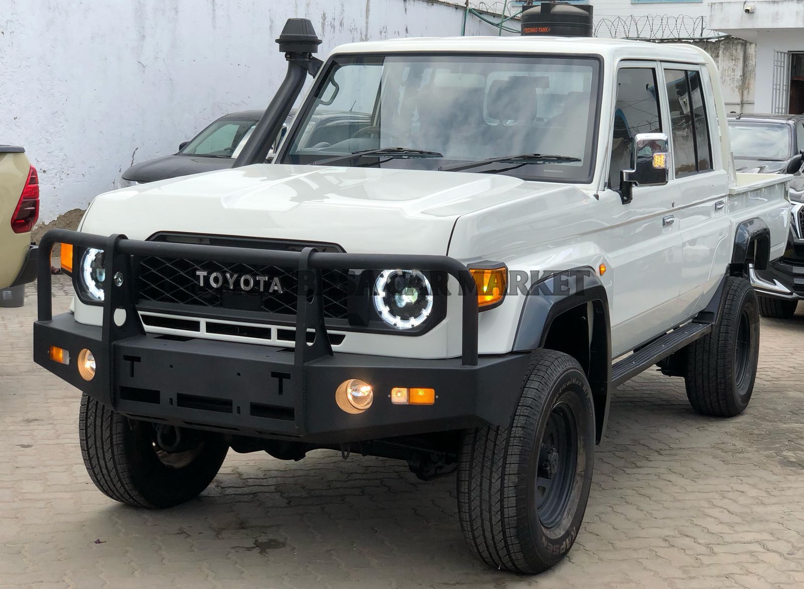 Toyota Land Cruiser Pickup