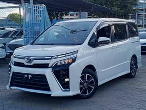 Toyota Voxy ZS