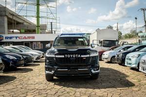Toyota lc300 Landcruiser