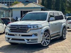 Toyota Land Cruiser 200 Series (ZX Grade)