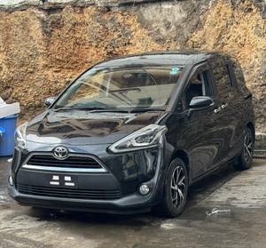 Toyota Sienta G QUERO