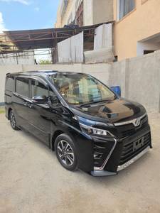 Toyota Voxy ZS