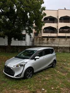 Toyota Sienta Hybrid